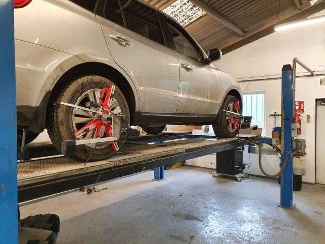 Work in the Stepaside Coachworks workshop, photo 63